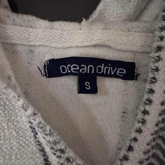 Beachy pullover - Picture 3 of 3